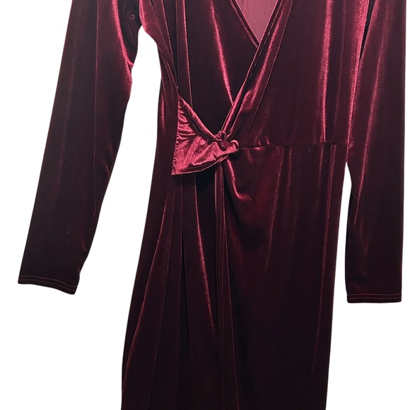 Nashalyly Women Velvet Wrap Dress M Burgundy Long Sleeve Front Slit Luxe Holiday - Picture 4 of 9